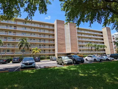 900 NE 12th Ave #305, Hallandale Beach, FL 33009