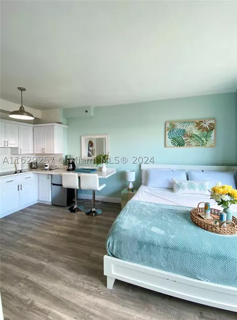 6345 Collins Ave #401, Miami Beach, FL 33141