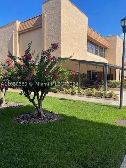 5820 N Church Ave #157, Tampa, FL 33614
