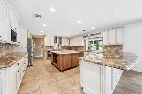 11601 Tara Dr, Plantation, FL 33325