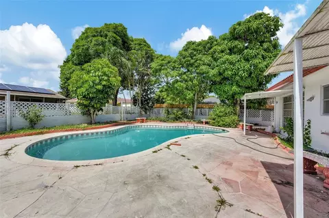 6220 SW 3rd St, Margate, FL 33068