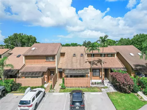 4266 SW 87th Ter, Davie, FL 33328