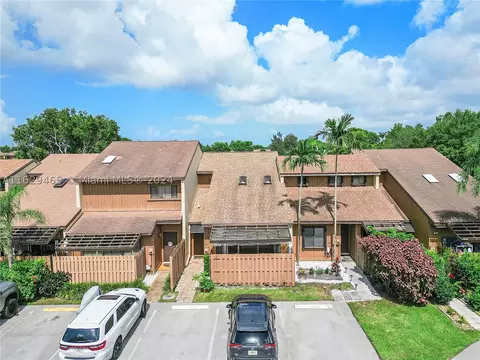 4266 SW 87th Ter, Davie, FL 33328