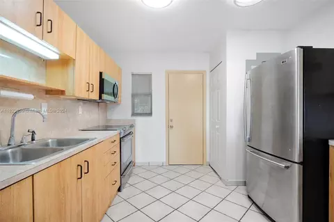 1950 W 54th St #312, Hialeah, FL 33012