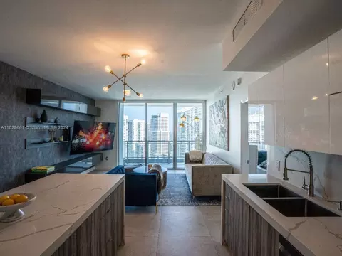 90 SW 3rd St #3703, Miami, FL 33130