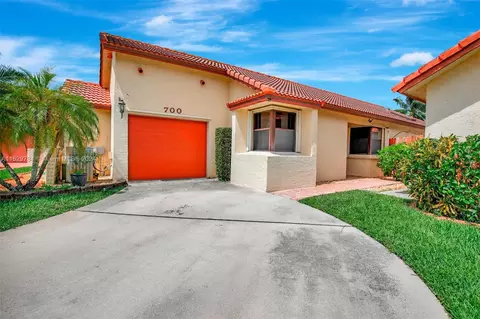 700 SW 113th Ave, Pembroke Pines, FL 33025
