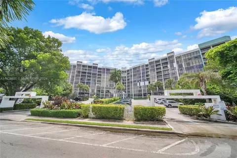 400 Leslie Dr #228, Hallandale Beach, FL 33009