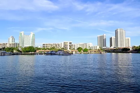 500 Three Islands Blvd #M22, Hallandale Beach, FL 33009