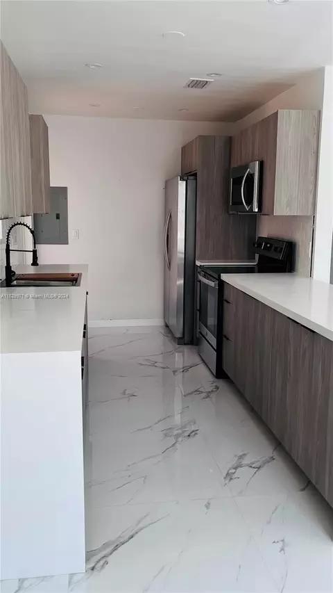 Kitchen - 971 NE 155th Ter, North Miami Beach, FL 33162 photo 2 of 3