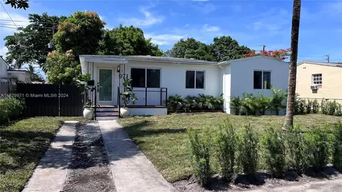 Exterior - 971 NE 155th Ter, North Miami Beach, FL 33162 photo 1 of 4
