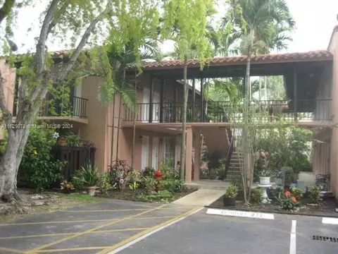 10832 N Kendall Dr #U-4, Miami, FL 33176
