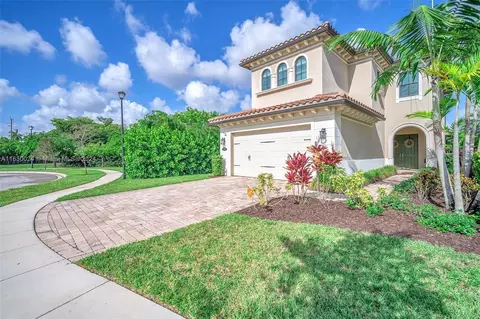 235 SW 113th Ln, Pembroke Pines, FL 33025
