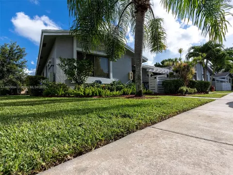603 Racquet Club Rd #1, Weston, FL 33326