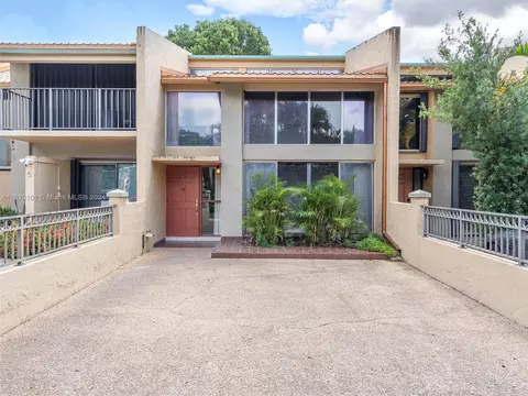 720 E Coco Plum Cir #6, Plantation, FL 33324
