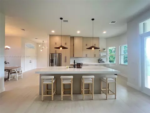 7461 SW 121st Ct, Miami, FL 33183