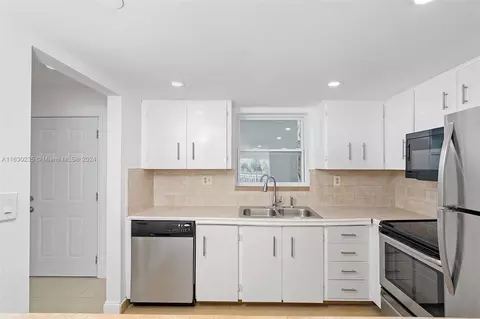 9355 Fontainebleau Blvd #C223, Miami, FL 33172