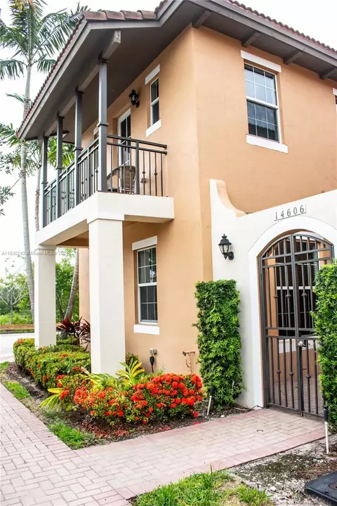 14606 SW 13th St, Pembroke Pines, FL 33027