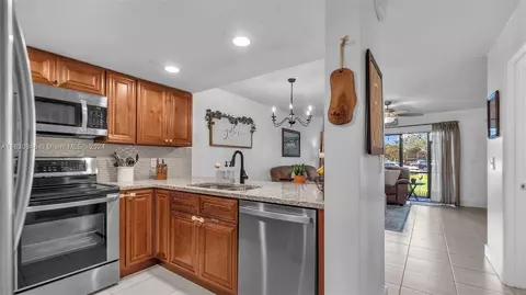 4346 SW 70th Ter, Davie, FL 33314
