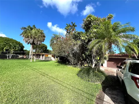 14833 N Spur Dr, Miami, FL 33161