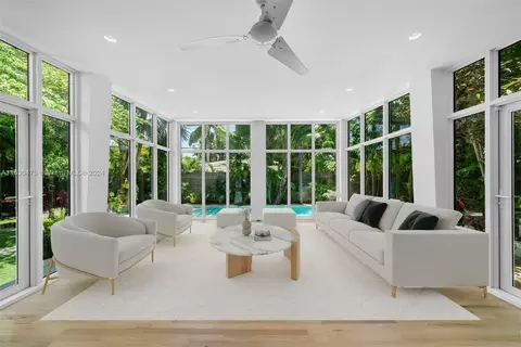 821 NE 71st St, Miami, FL 33138