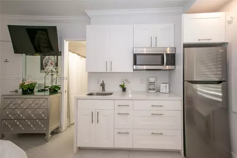 335 Ocean Dr #211, Miami Beach, FL 33139