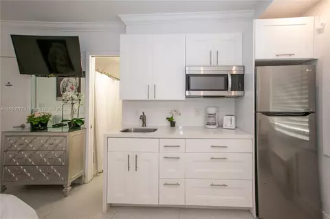 335 Ocean Dr #211, Miami Beach, FL 33139
