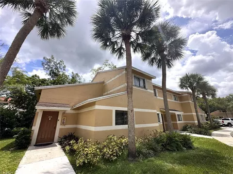 209 Palm Cir E #., Pembroke Pines, FL 33025