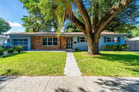 833 NE 153rd Ter, Miami, FL 33162