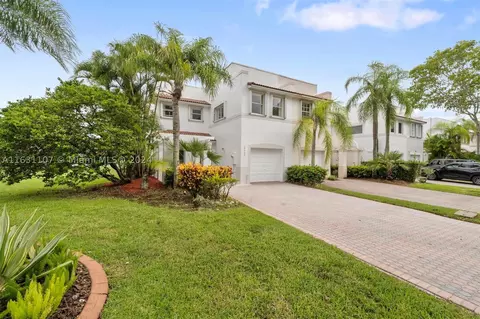 10900 NW 62nd Ter, Doral, FL 33178