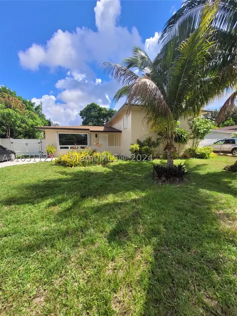 1325 NE 202nd St, Miami, FL 33179