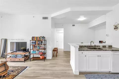 7290 NW 114th Ave #204-7, Doral, FL 33178