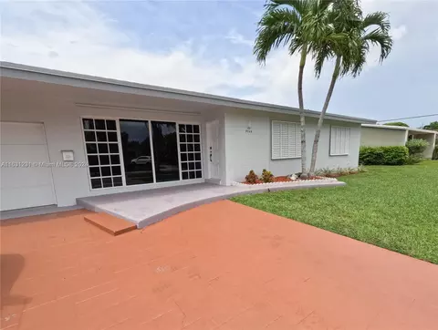 9525 SW 45th St, Miami, FL 33165