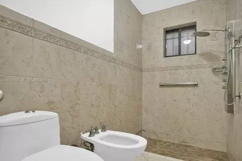 Bath - 324 E 34th St, Hialeah, FL 33013 photo 2 of 4