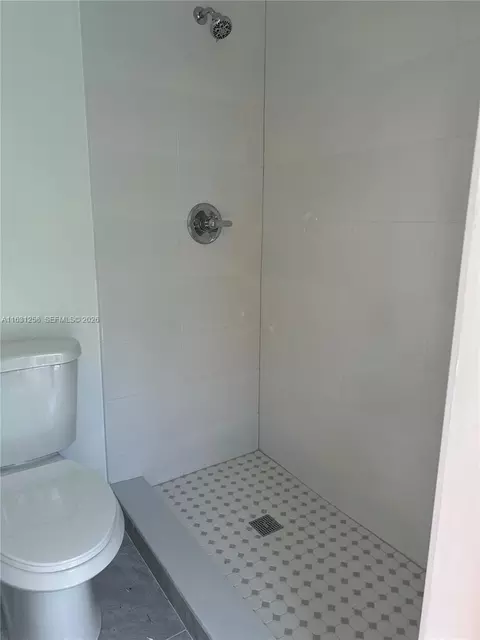 Bath - 324 E 34th St, Hialeah, FL 33013 photo 3 of 4