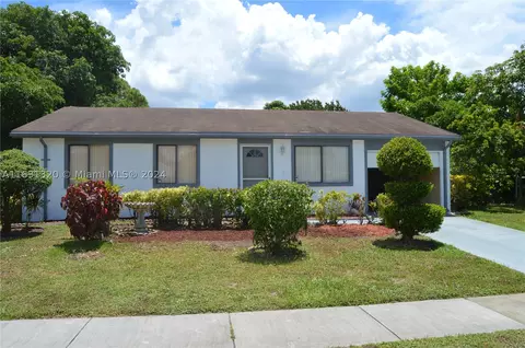 1049 Grandview Cir, Royal Palm Beach, FL 33411