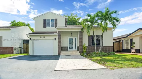 8252 NW 192nd Ter, Hialeah, FL 33015