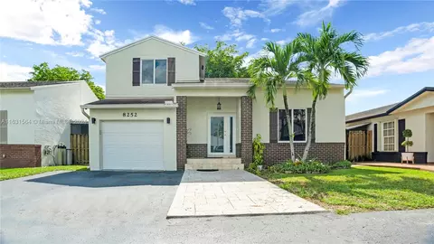 8252 NW 192nd Ter, Hialeah, FL 33015
