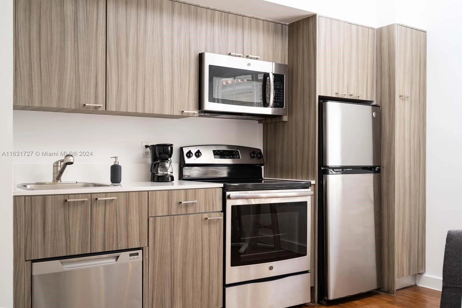 551 Michigan Ave 121  