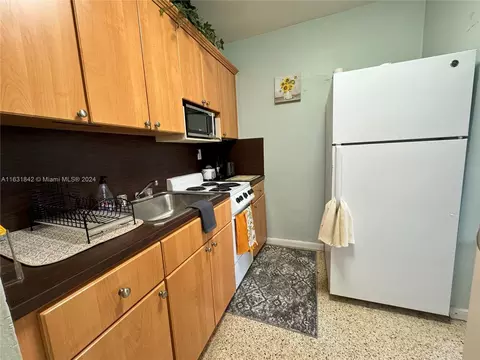 519 E 21st St, Hialeah, FL 33013 photo 8