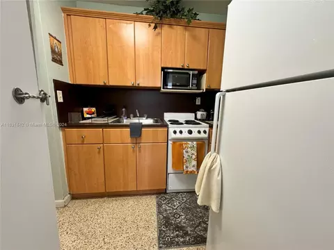 519 E 21st St, Hialeah, FL 33013 photo 10