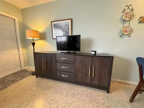 519 E 21st St, Hialeah, FL 33013 photo 4