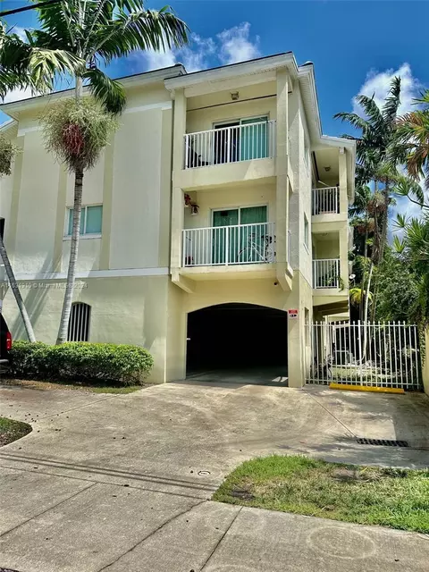 695 SW 11th St #303, Miami, FL 33129