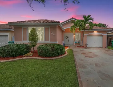 7741 NW 194th Ter, Hialeah, FL 33015