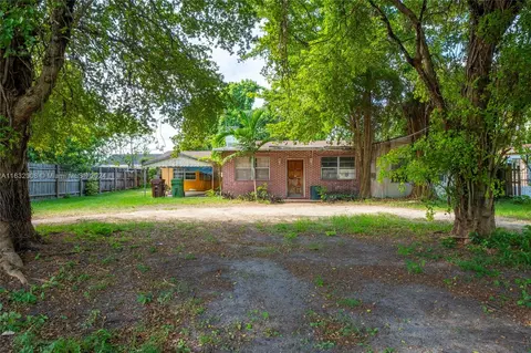511 W 16th St, Hialeah, FL 33010