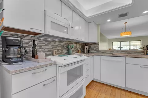 545 SE 12th St #104, Dania Beach, FL 33004