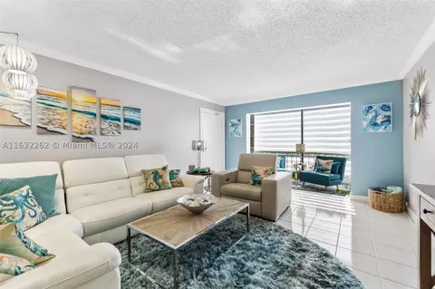 6347 Bay Club Dr #1, Fort Lauderdale, FL 33308