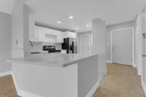 1750 NE 191st St #607, Miami, FL 33179