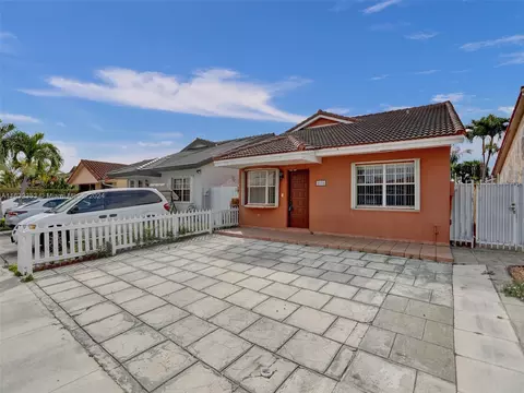 9054 NW 115th St, Hialeah Gardens, FL 33018