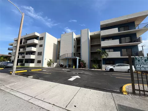 1470 W 41st St #402, Hialeah, FL 33012