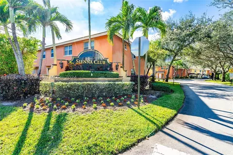 6752 Sienna Club Dr, Lauderhill, FL 33319